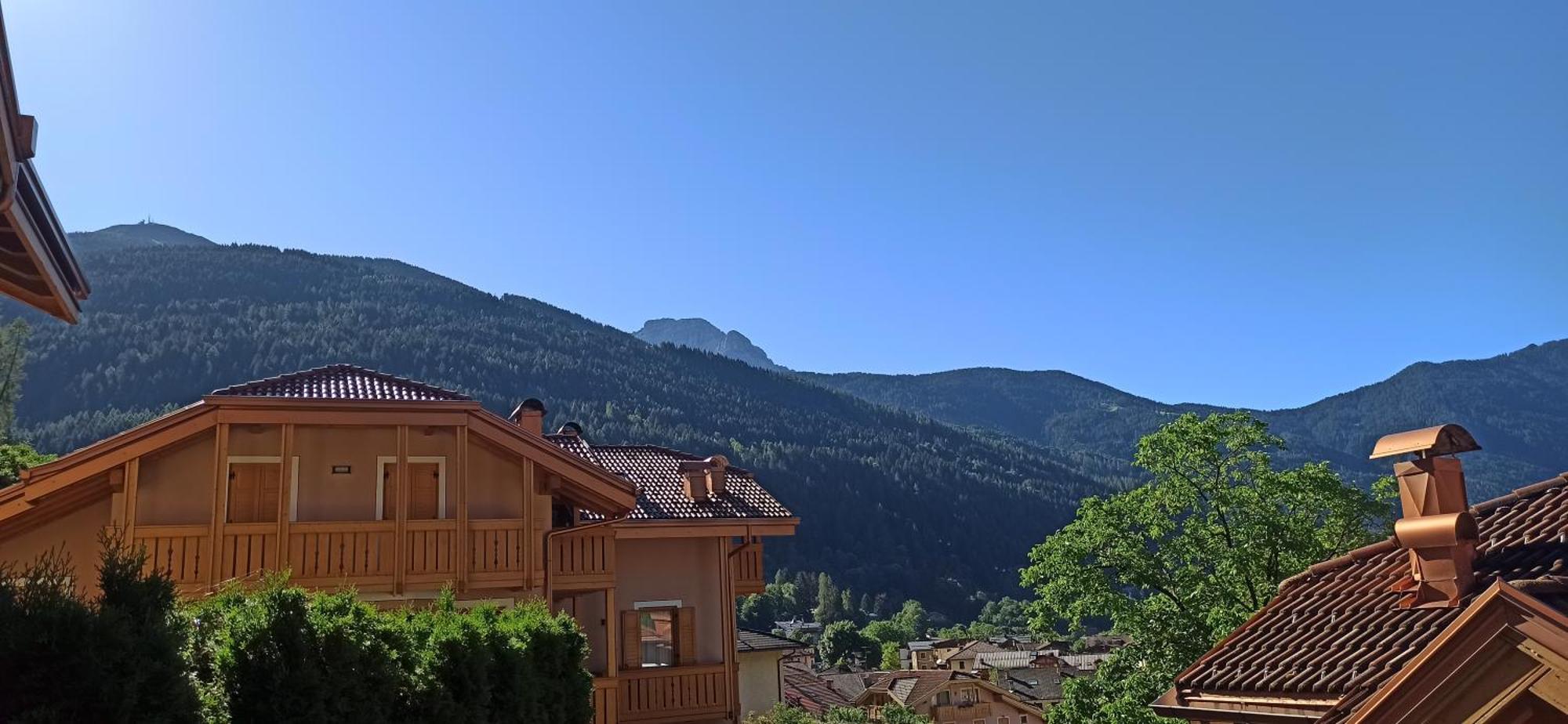 Le Balze Di Carisolo, Trilocale Con Giardino Apartment ภายนอก รูปภาพ